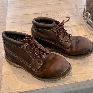 Womens Timberland brown lace up hiking boots euc Sz 6.5 med